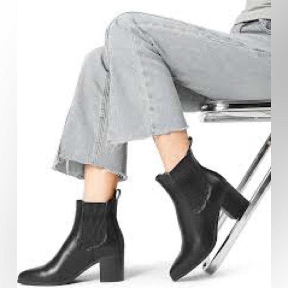 NEW Dream Pairs Pull On Retro Pointed Toe Chelsea Ankle Boots With Chunky Heels